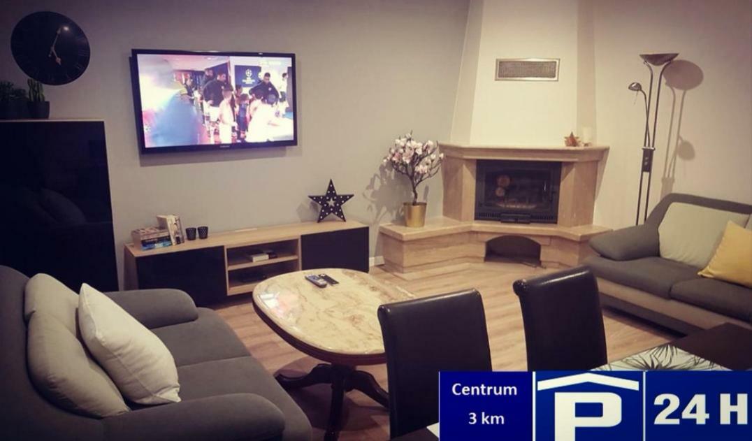 Red Rose Apartament -Parking -Taras- Faktura Vat Kielce Extérieur photo